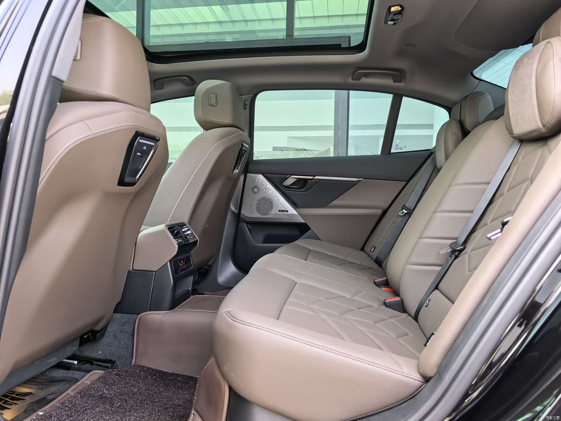 BMW 5 Series, 2025 14