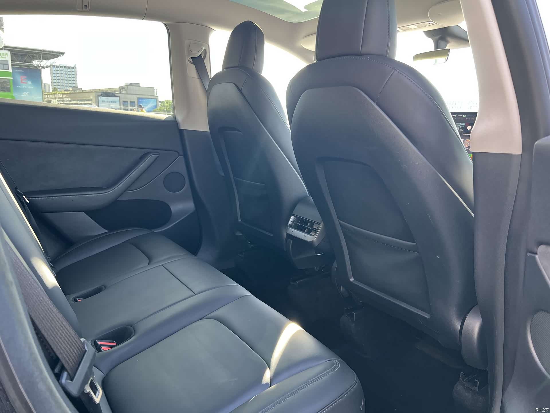 Tesla Model Y, 2021 10