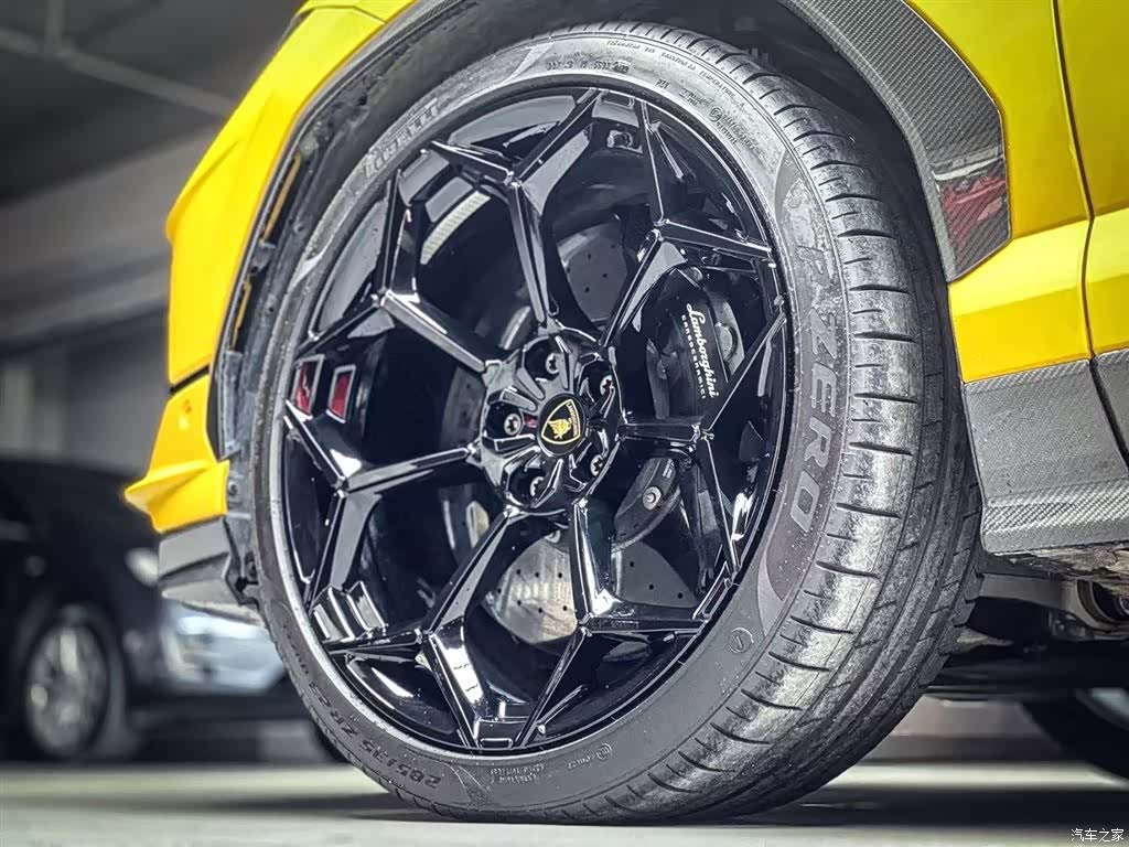 Lamborghini Urus, 2023 10
