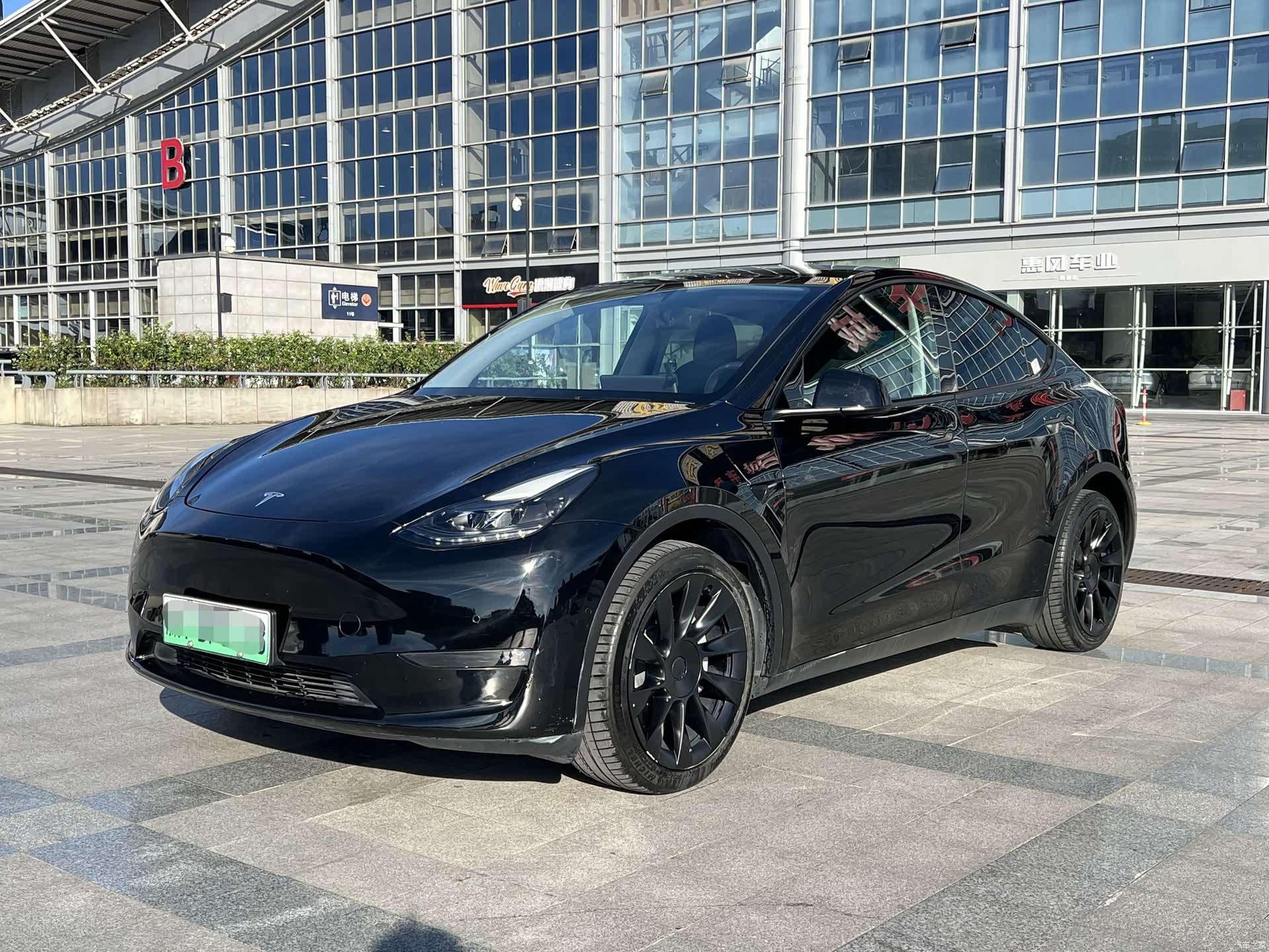 Tesla Model Y, 2021 1