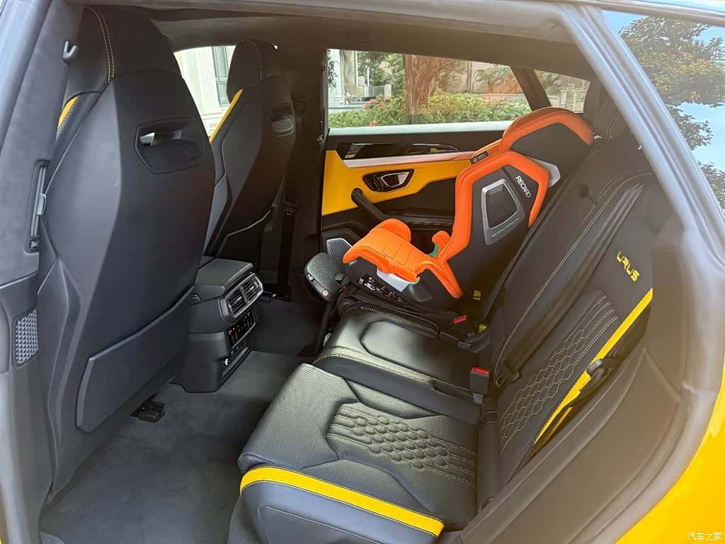 Lamborghini Urus, 2023 8
