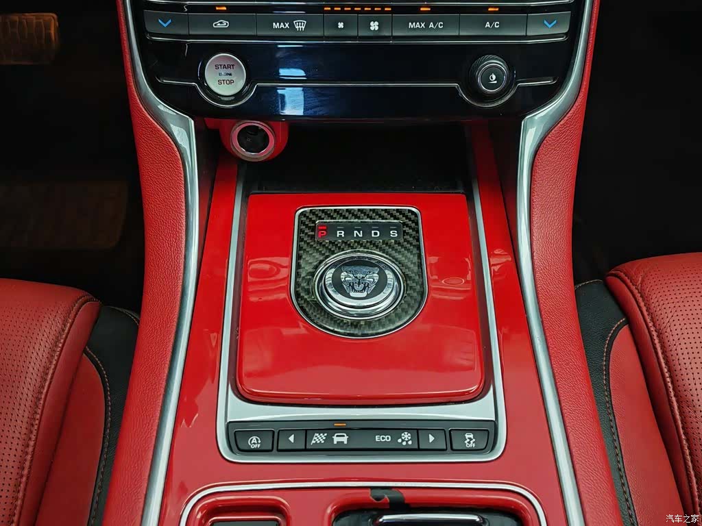 Jaguar XE, 2017 13