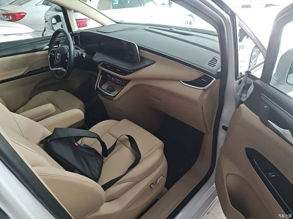 Buick GL8, 2025 11