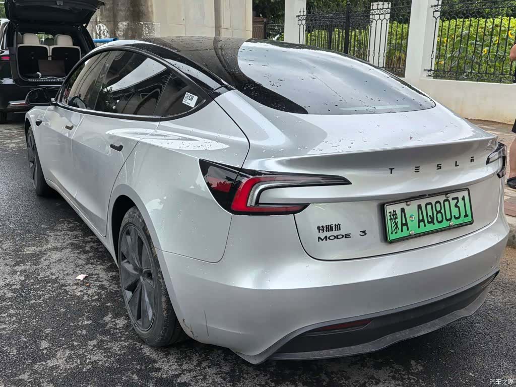 Tesla Model 3, 2024 4