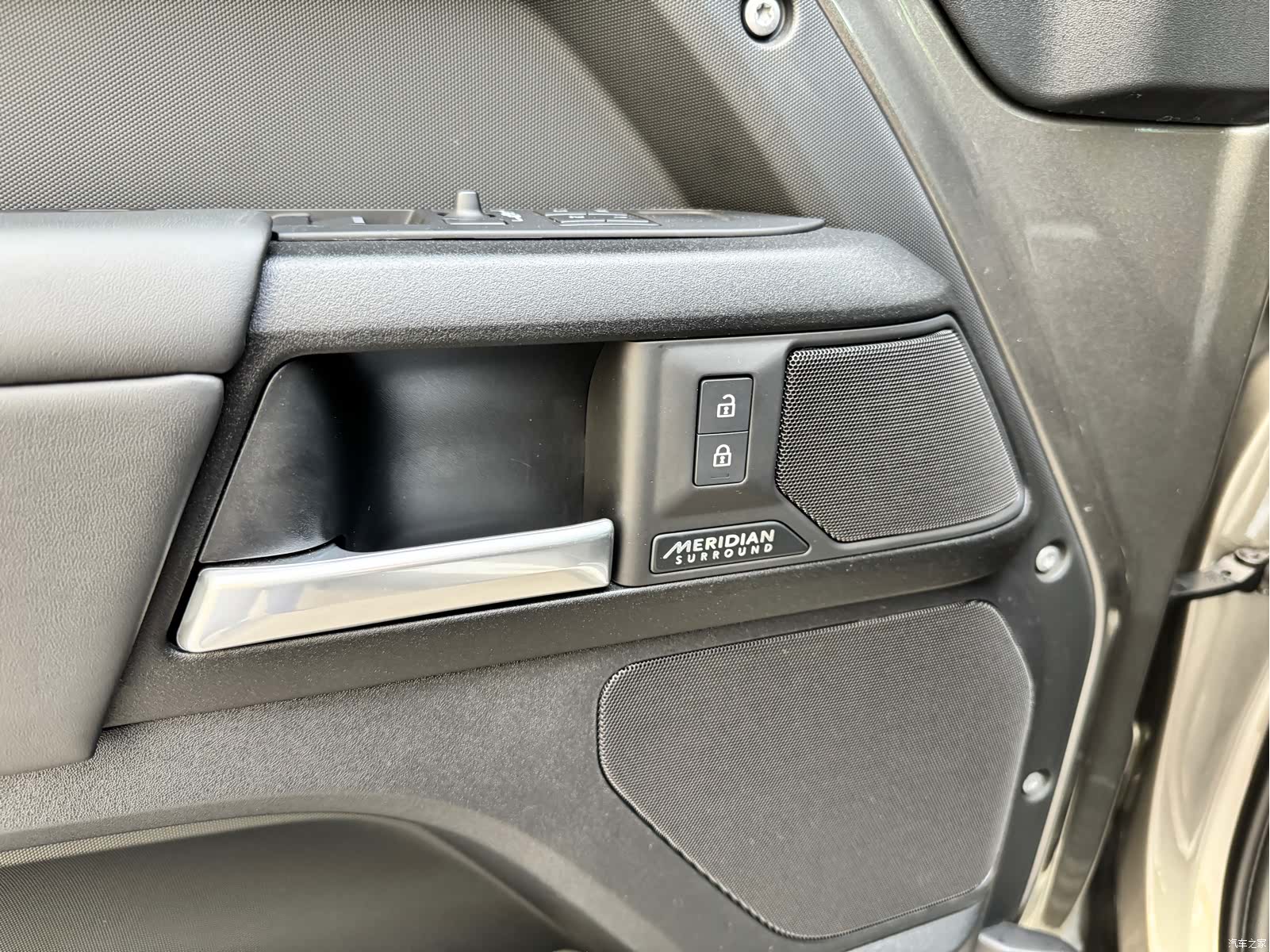 Land Rover Defender, 2025 8