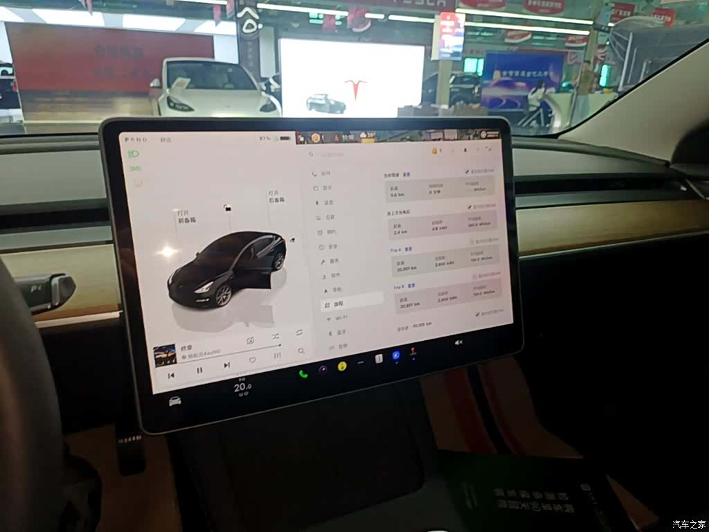Tesla Model 3, 2023 13