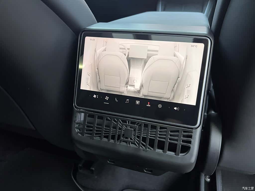 Tesla Model Y, 2025 23