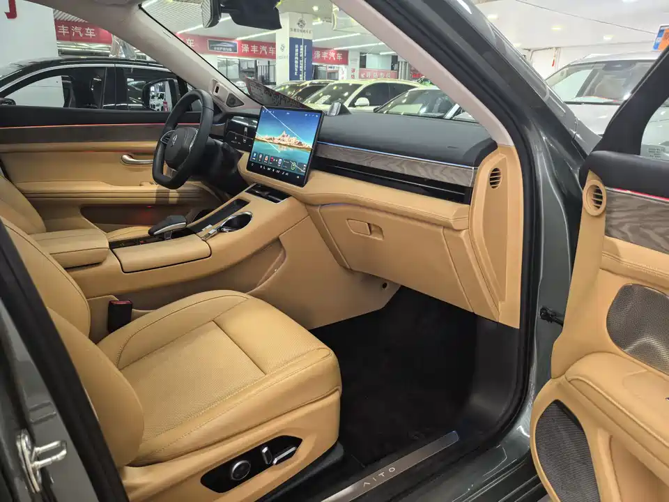 AITO Ask the world M5