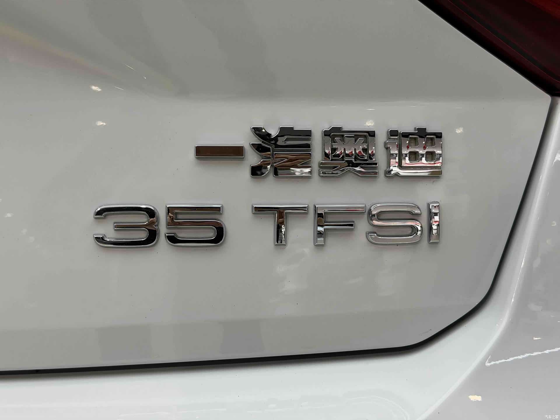 Audi Q2L, 2019 10