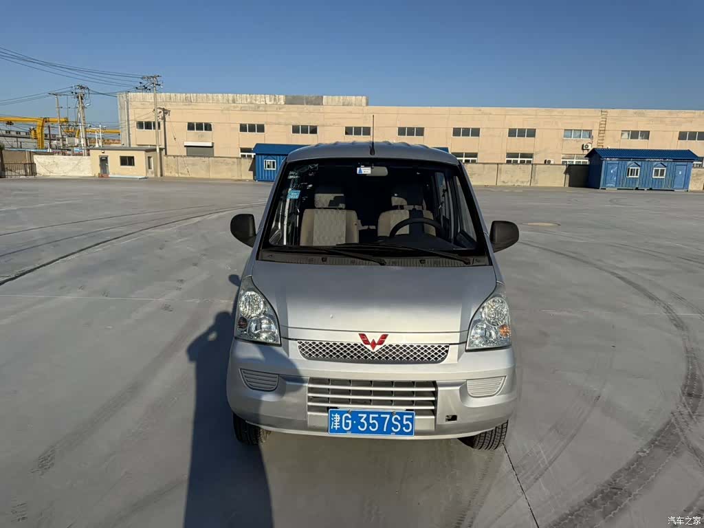 Wuling S, 2014 2