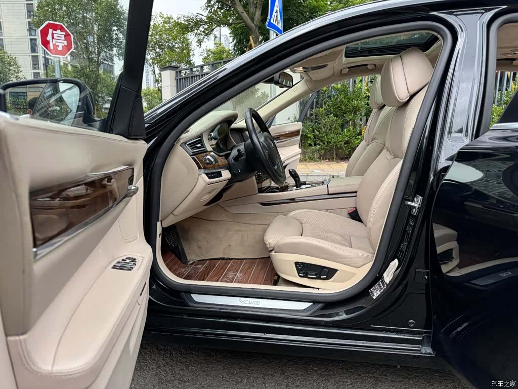 BMW 7 Series, 2011 10