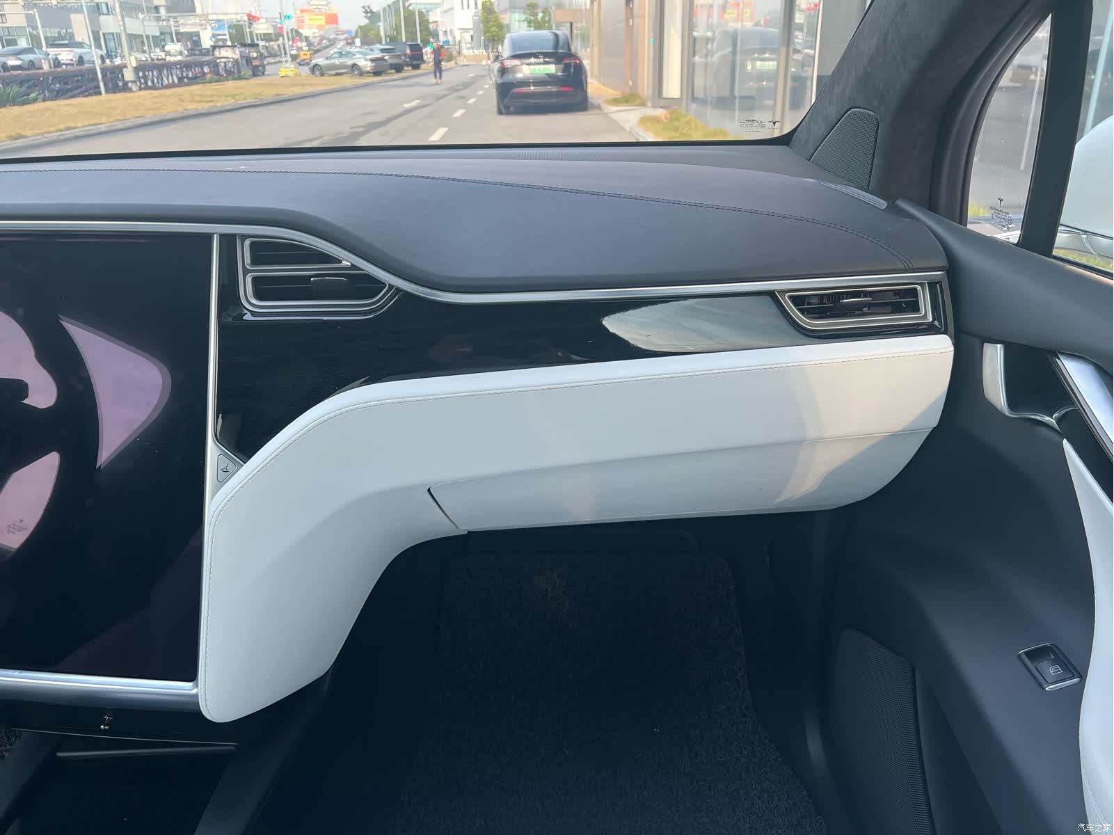 Tesla Model X, 2017 11