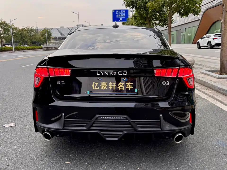 Lynk & Co 03