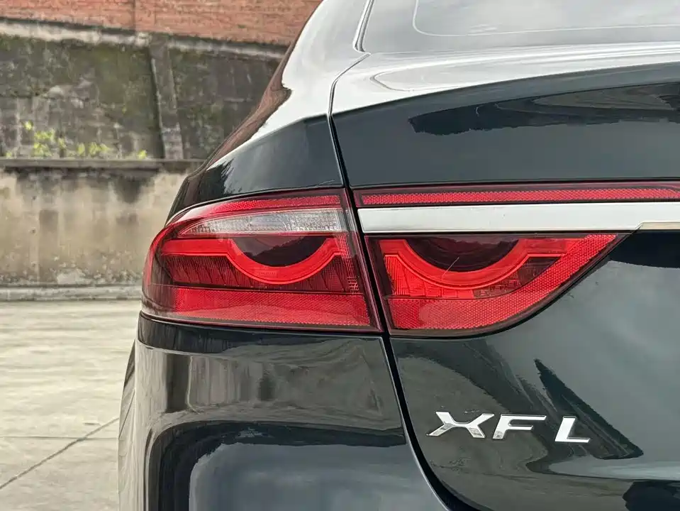 Jaguar XFL