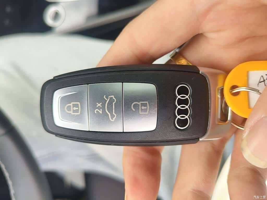 Audi Flying Spur, 2025 15