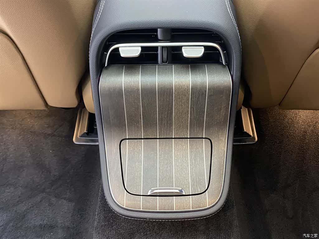 Mercedes-Benz E-Class, 2024 29