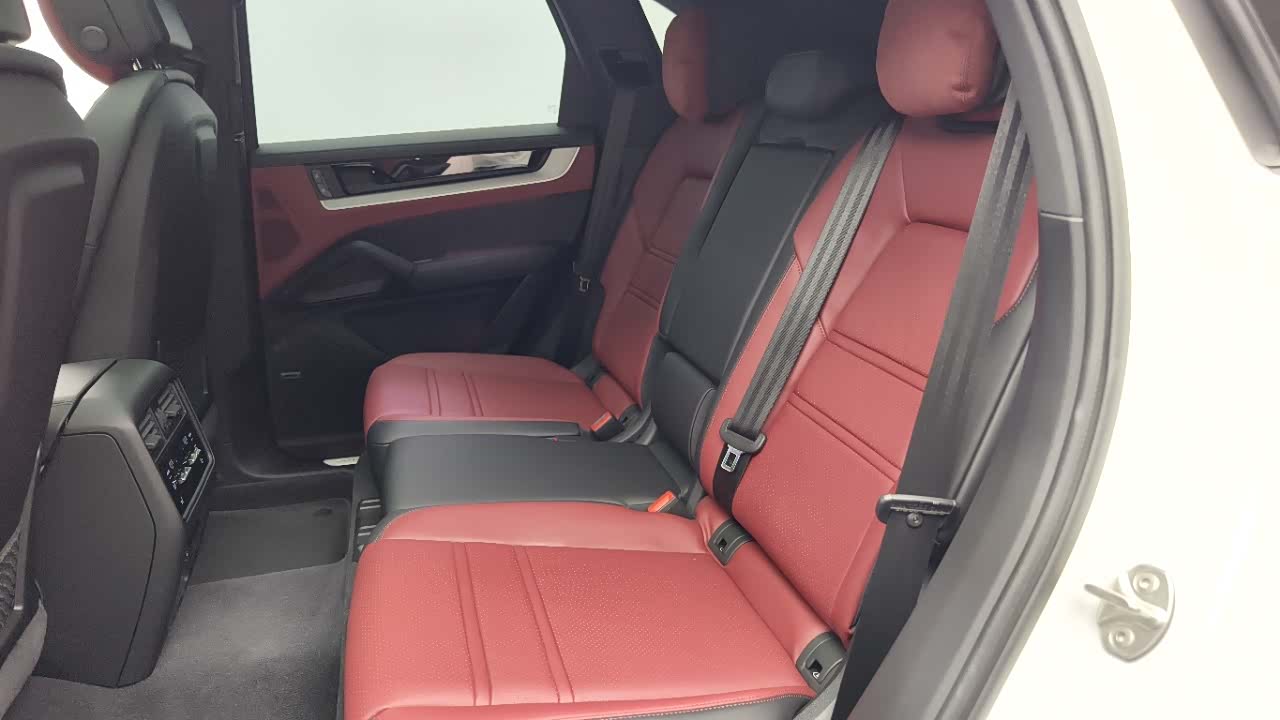 Porsche Cayenne, 2025 11