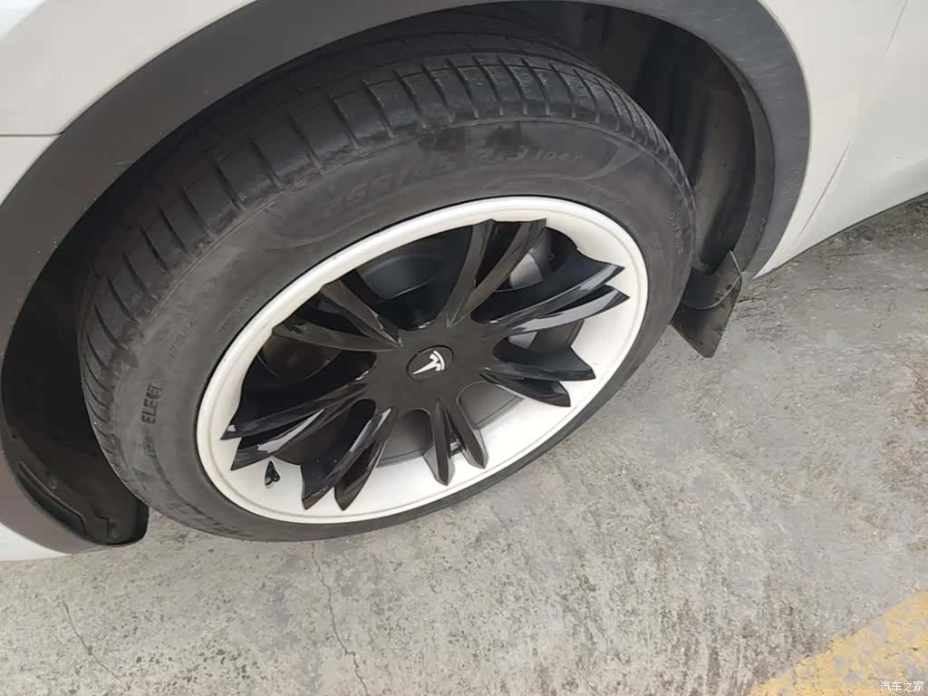 Tesla Model Y, 2023 23