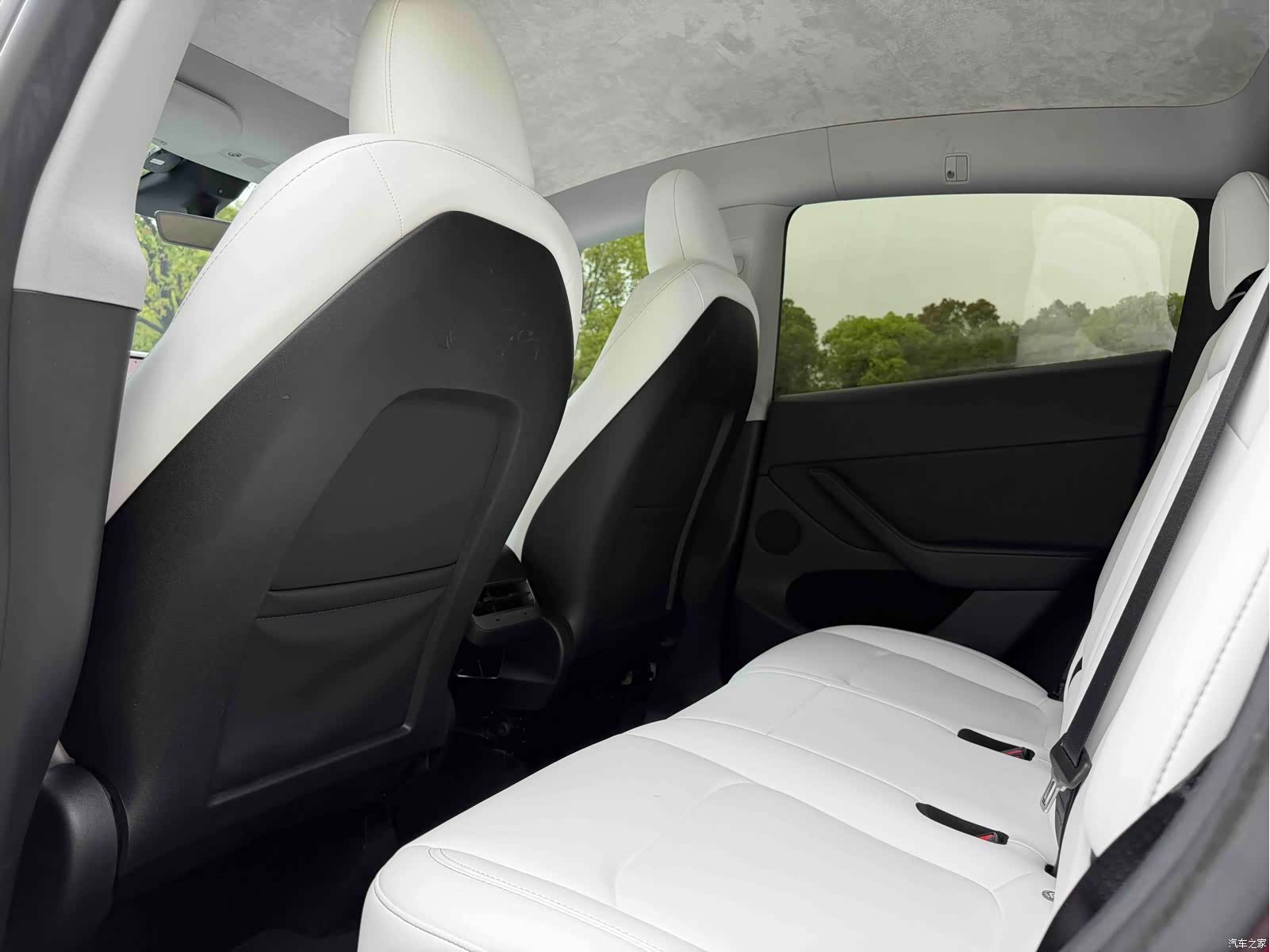 Tesla Model Y, 2023 16