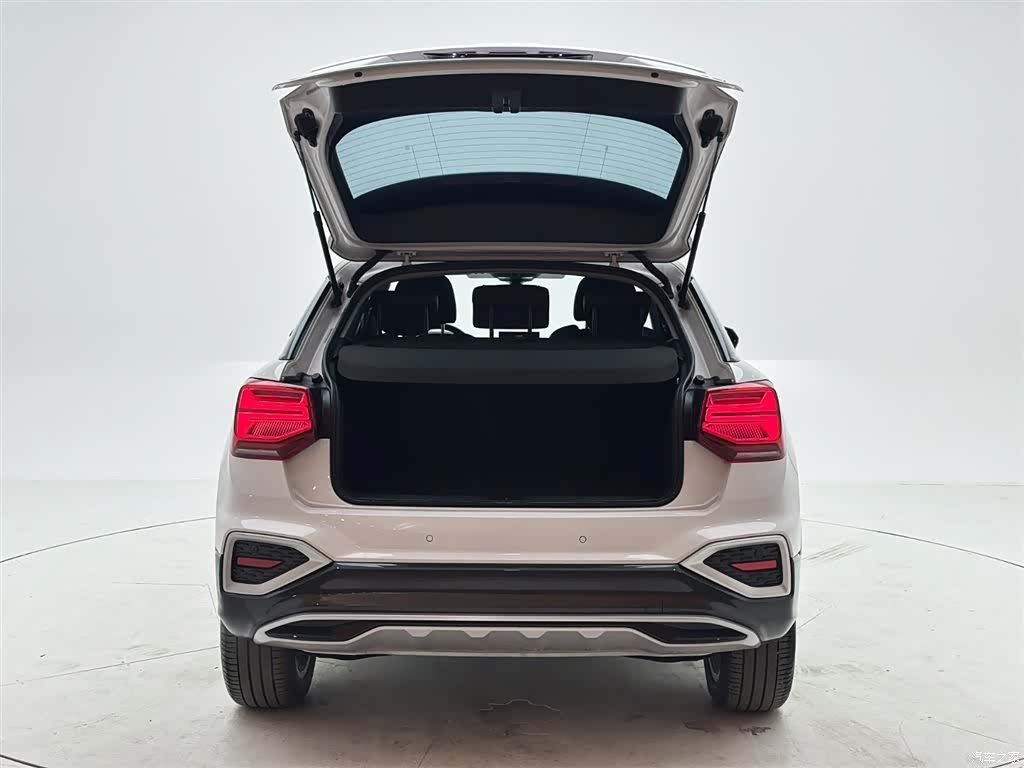 Audi Q2L, 2022 8