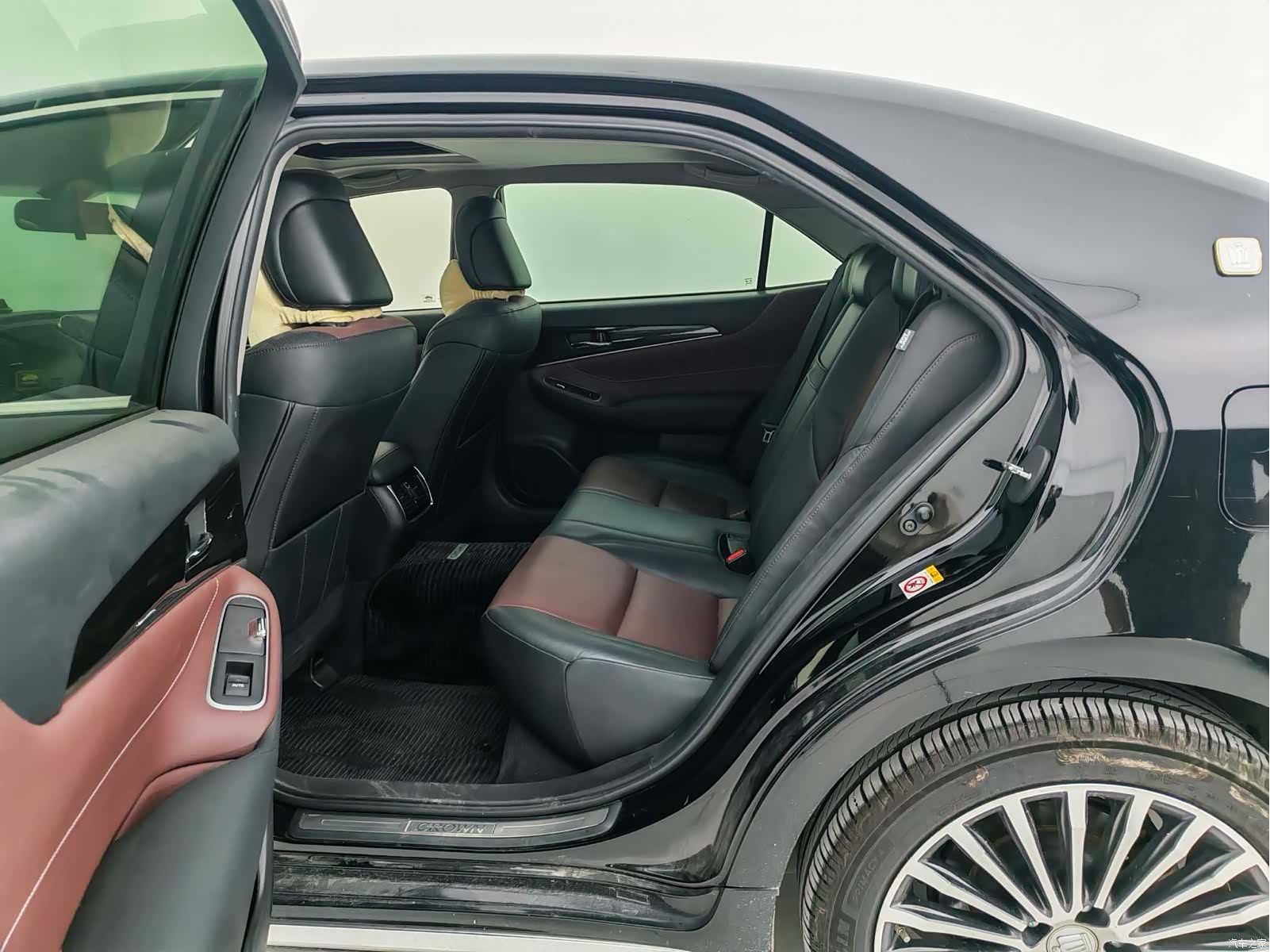 Toyota Crown, 2018 6