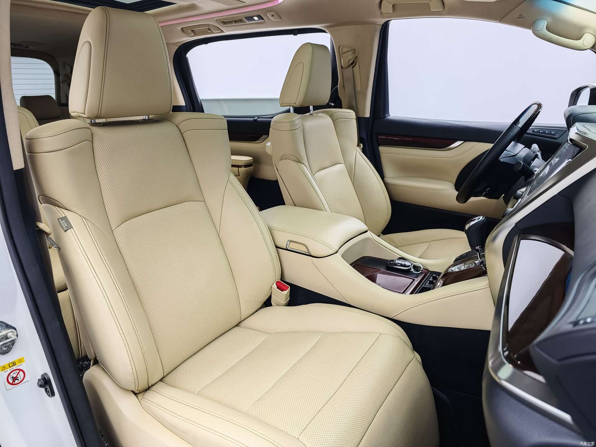 Toyota Alphard, 2015 11