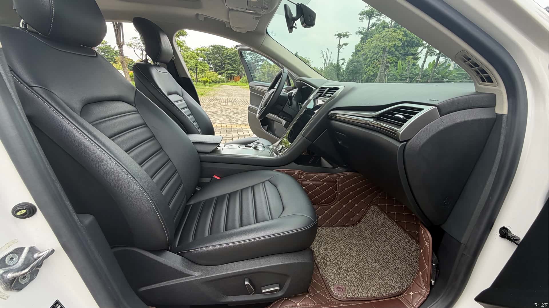 Ford Mondeo, 2022 12