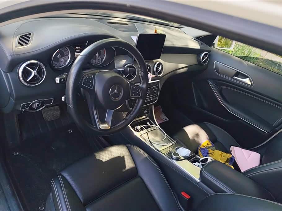 Mercedes-Benz GLA Mercedes-Benz GLA