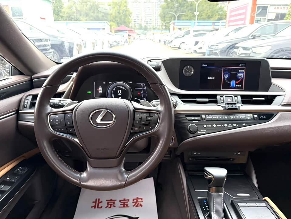 Lexus ES