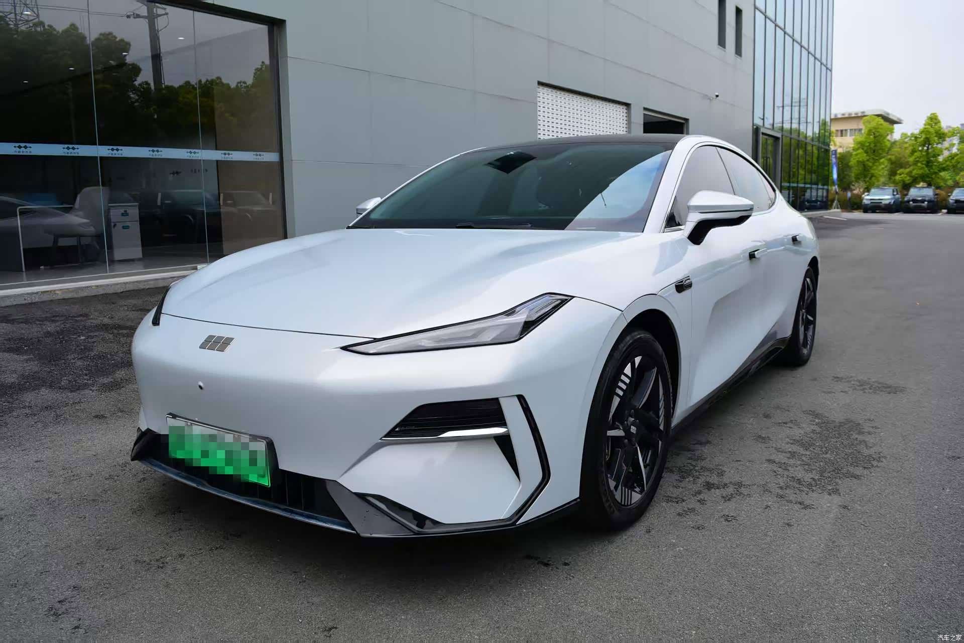 Geely E8, 2024 1