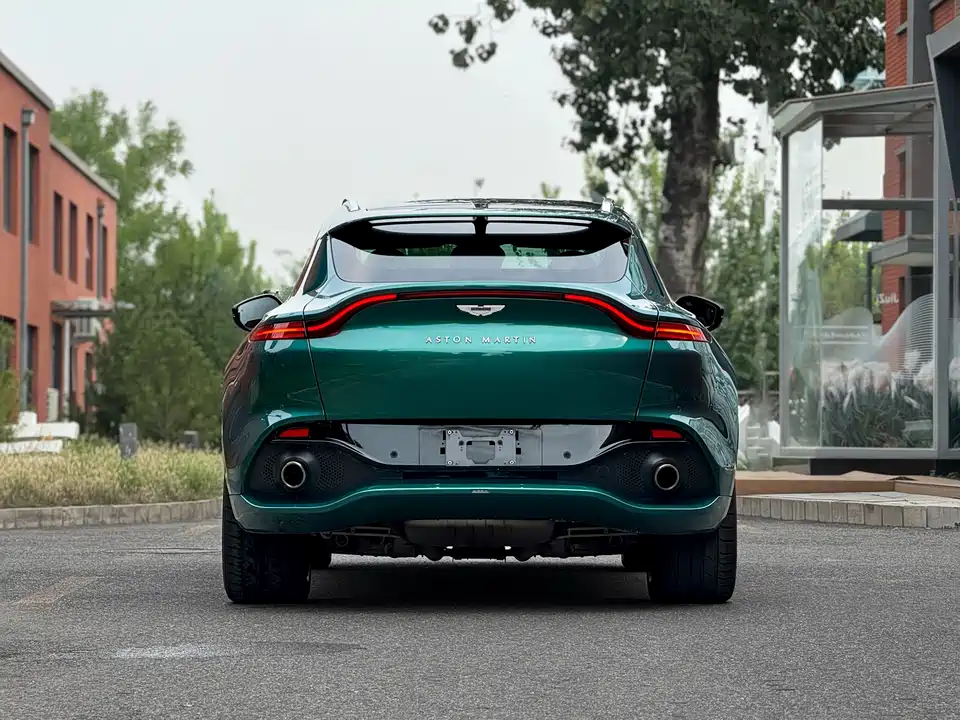 Aston Martin DBX