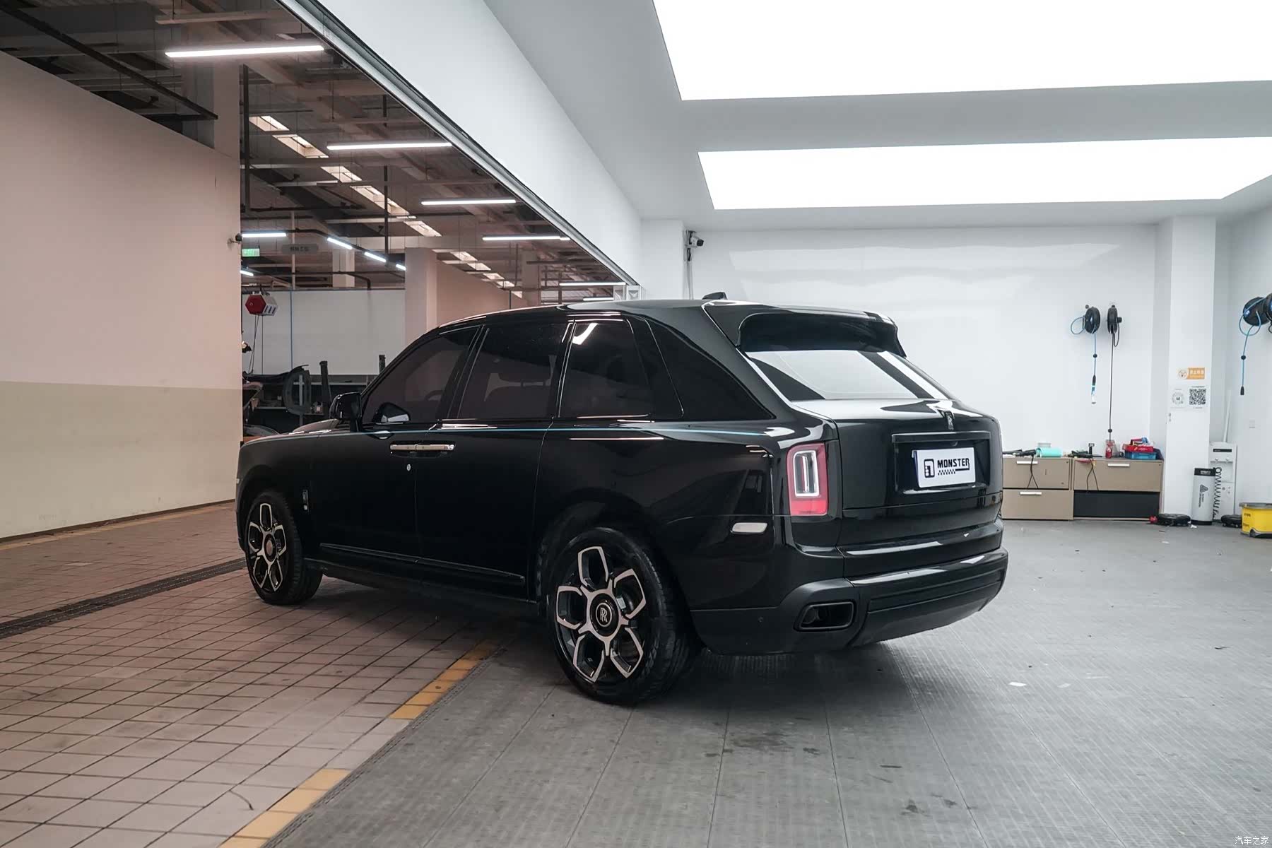 Rolls-Royce Cullinan, 2022 4