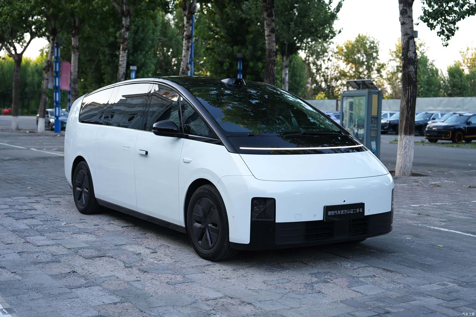 Li Auto MEGA, 2024 3