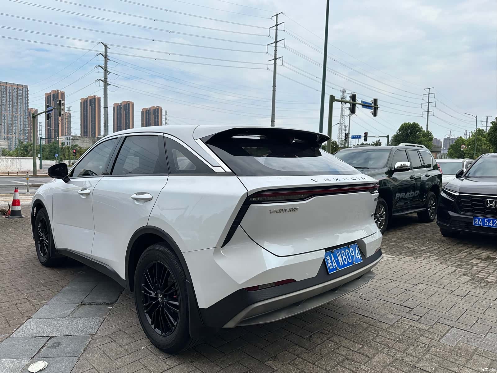 Nissan V, 2021 все фото