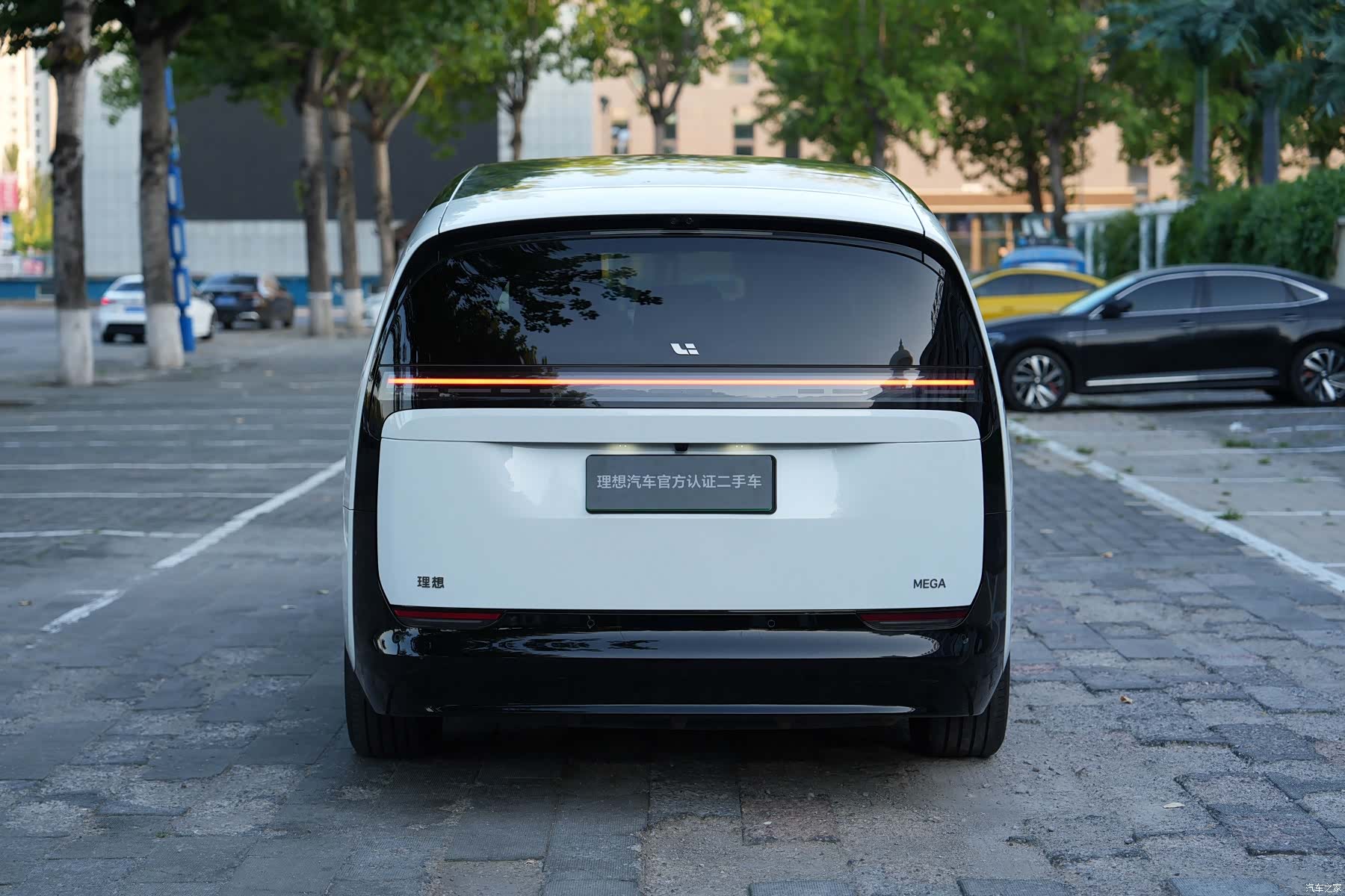 Li Auto MEGA, 2024 6