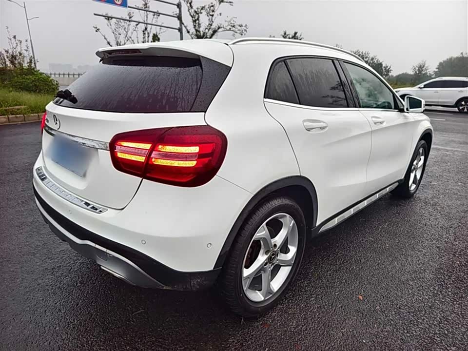 Mercedes-Benz GLA
