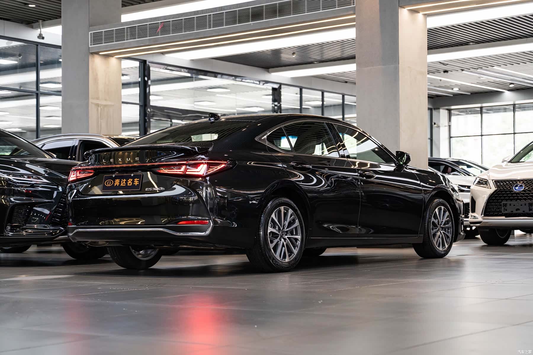 Lexus ES, 2025 3