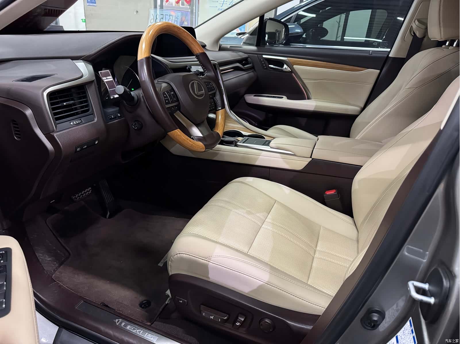 Lexus RX, 2020 4