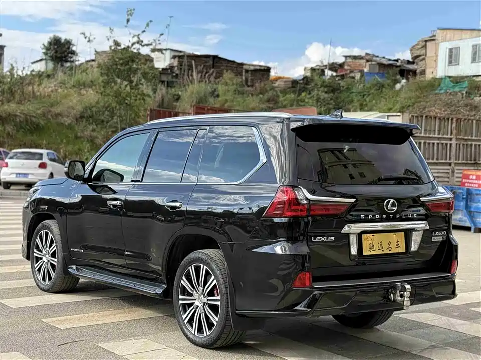 Lexus LX