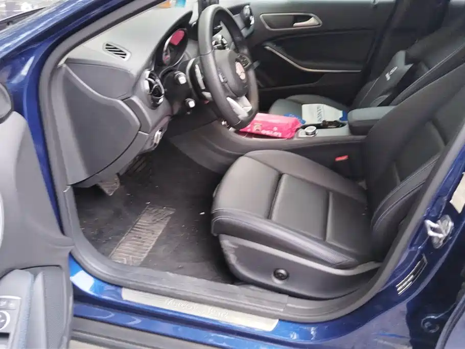 Mercedes-Benz GLA Mercedes-Benz GLA