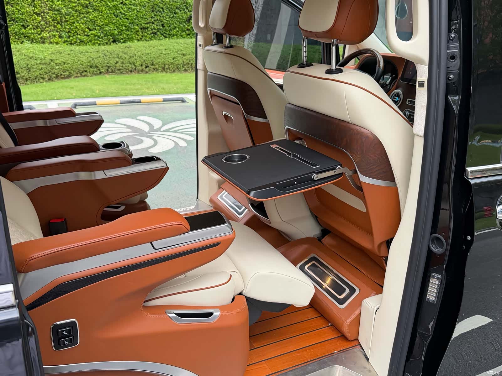 Mercedes-Benz 7, 2022 12