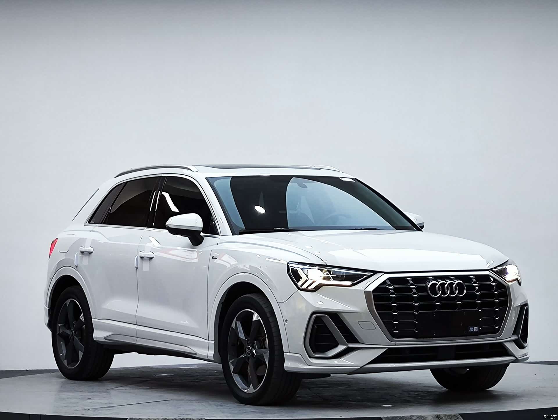 Audi Q3, 2022 4