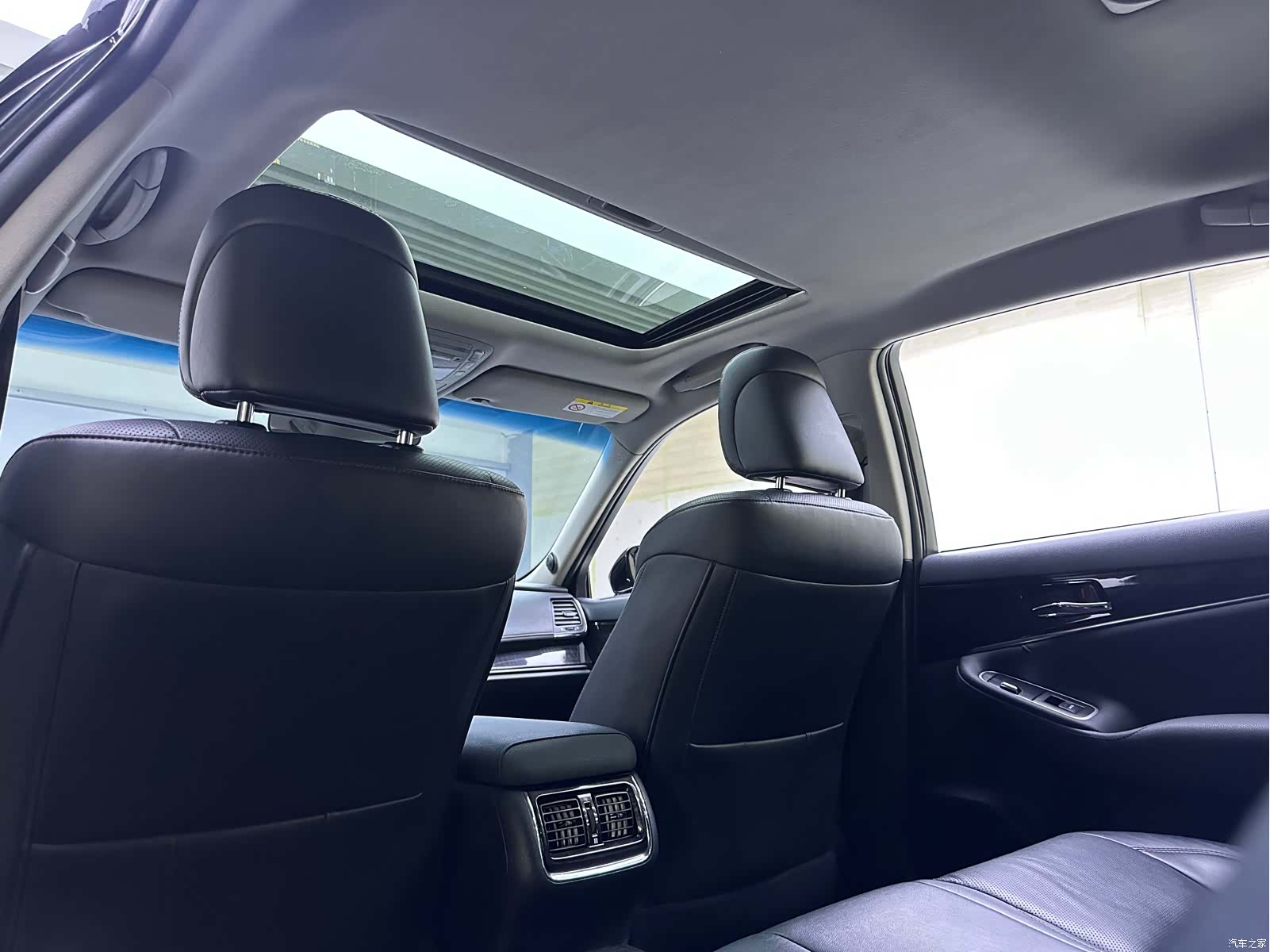 Toyota Crown, 2017 12