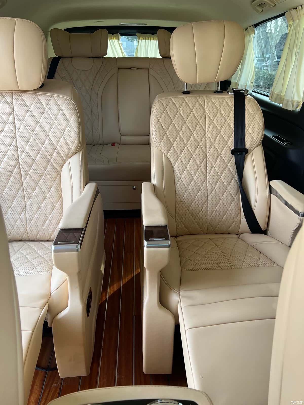 Mercedes-Benz 7, 2021 19