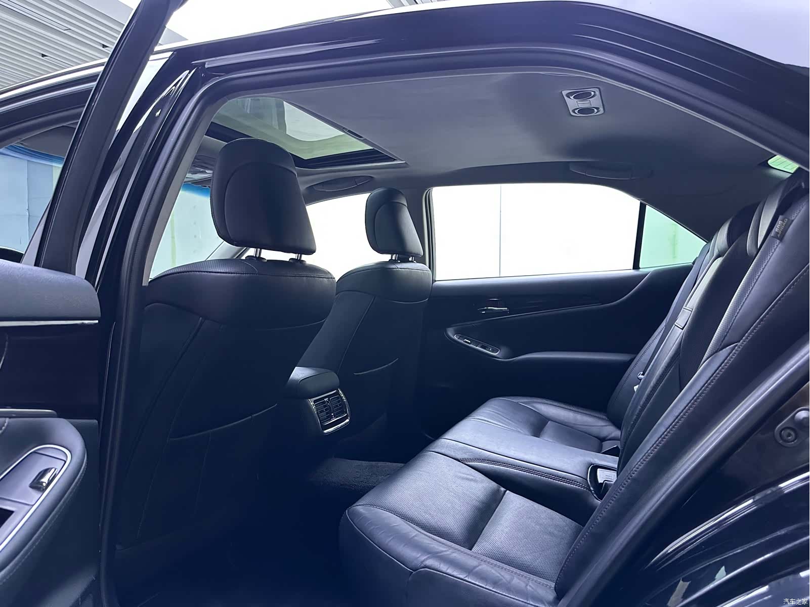 Toyota Crown, 2017 8