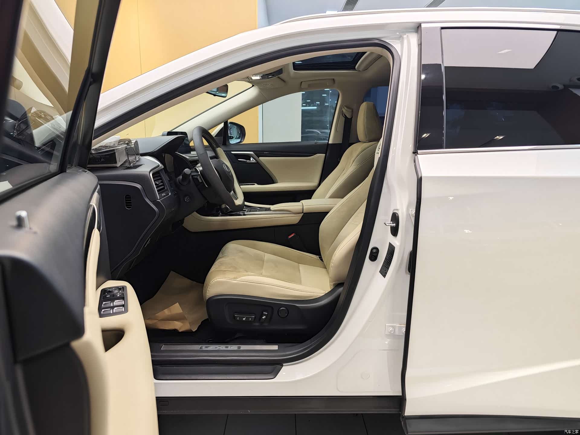 Lexus RX, 2022 13