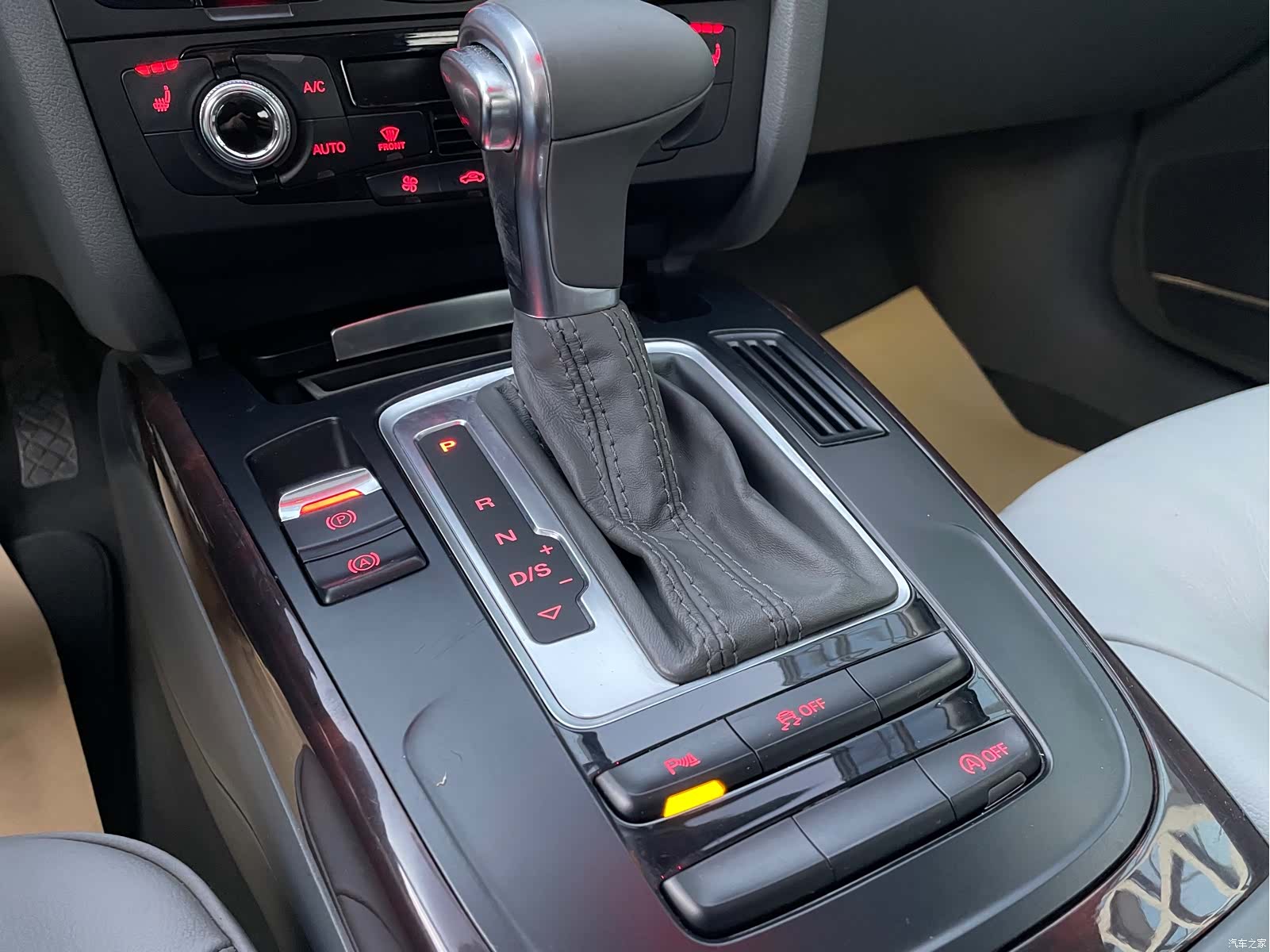 Audi A4L, 2015 11
