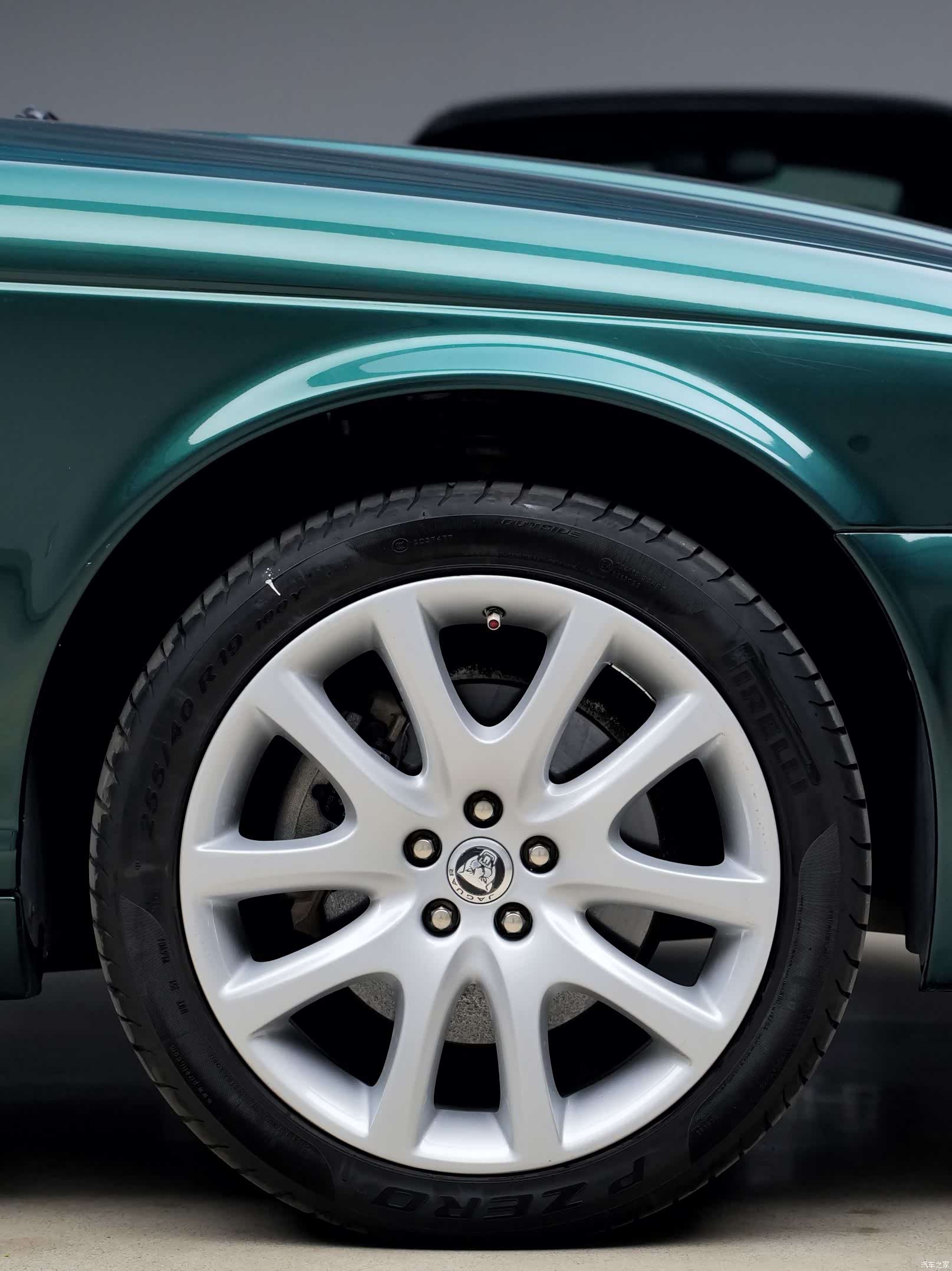 Jaguar XJ, 2008 4