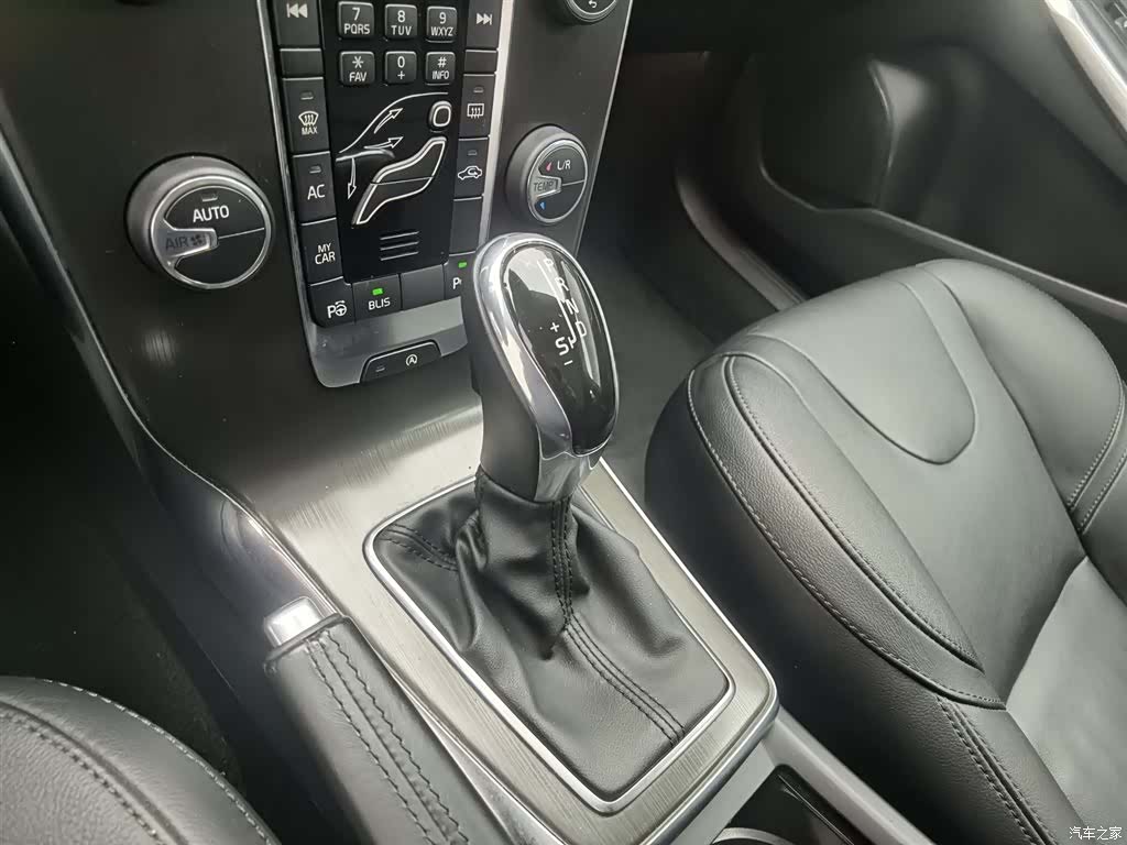 Volvo V40, 2015 13