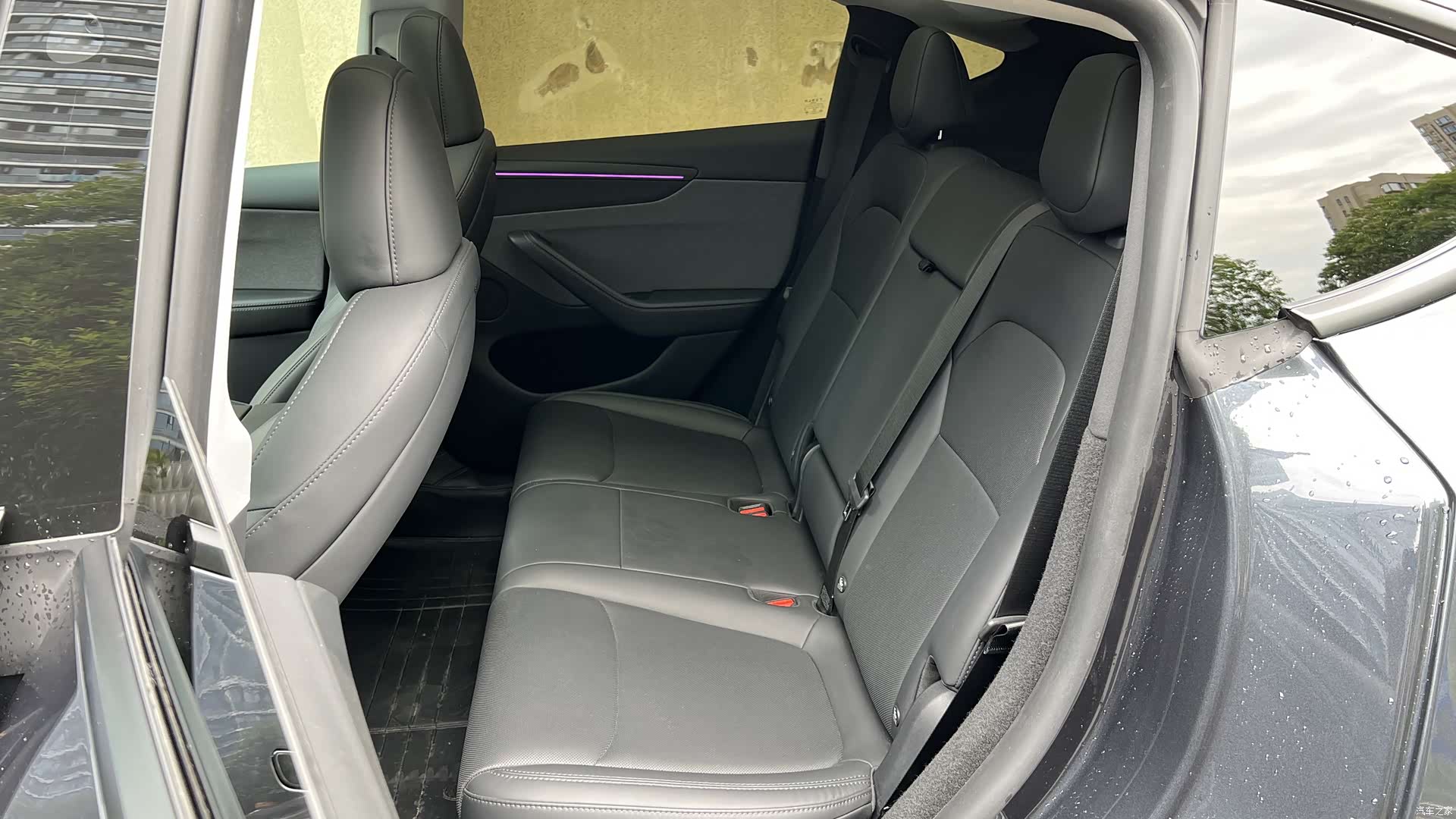 Tesla Model Y, 2025 11